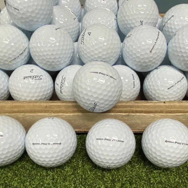 Titleist Pro V1 Golf Balls (12 ลูก) ใหม่ในกล่อง